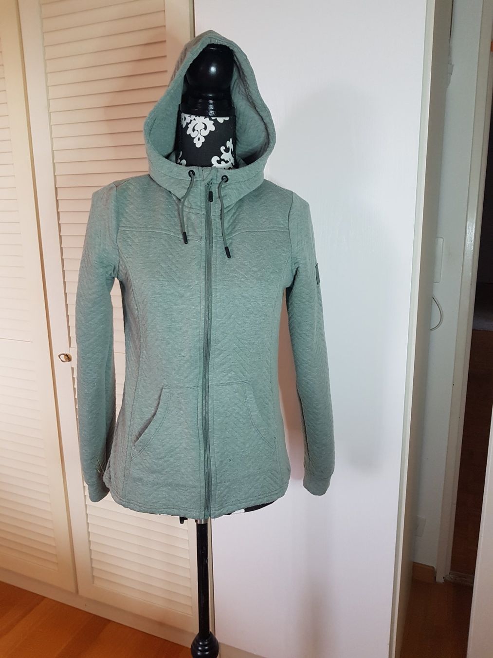 Mckinley Giacche: McKINLEY  Sweatjacke mit Kapuze Gr. S – Usato da Buchs ZH venduto da osterhase57