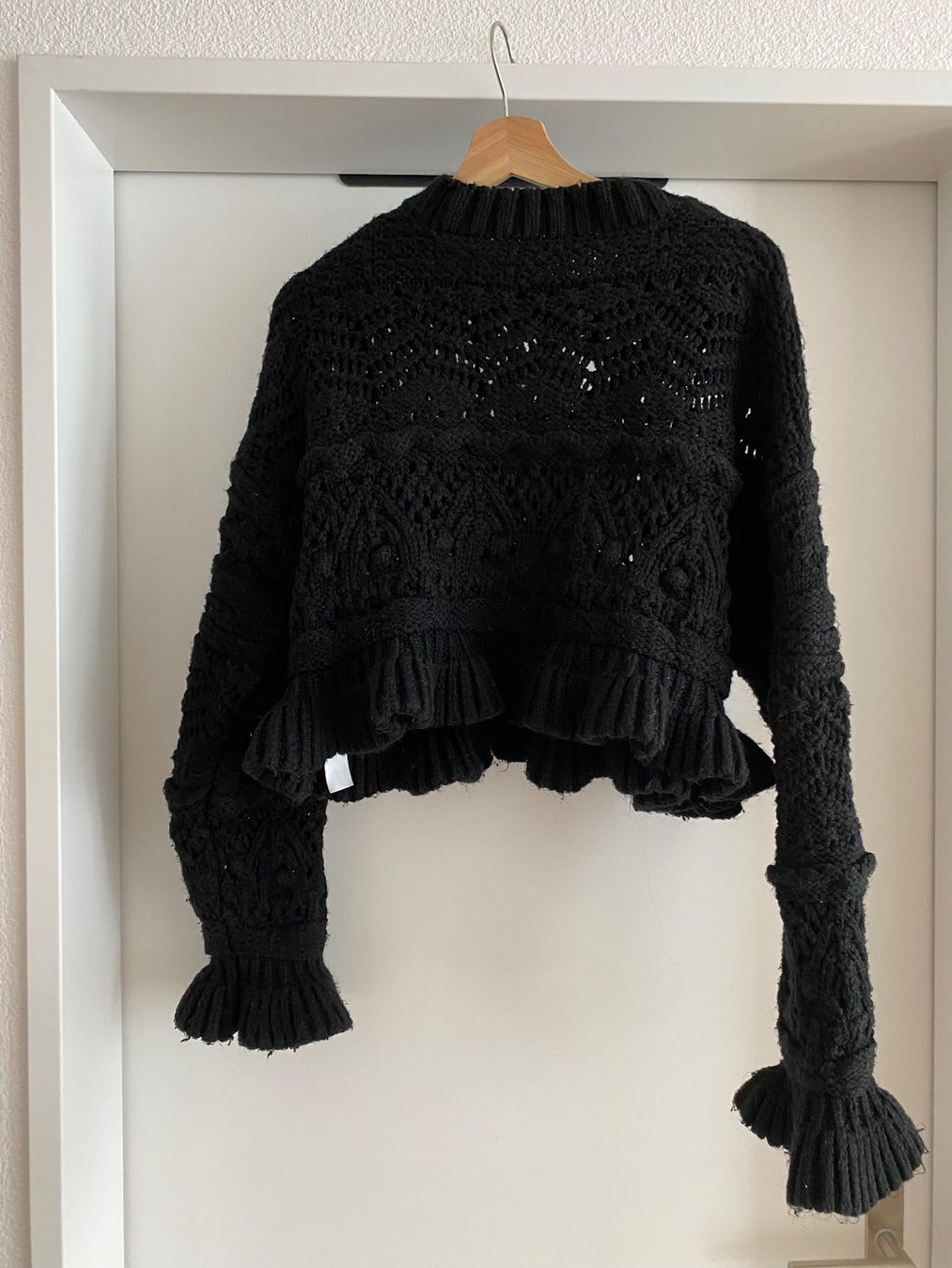 Zara Pulls & Sweat-shirts: Süsser Rüschen Pullover von Zara – D'occasion à Emmen par Linda-Bachmann 1