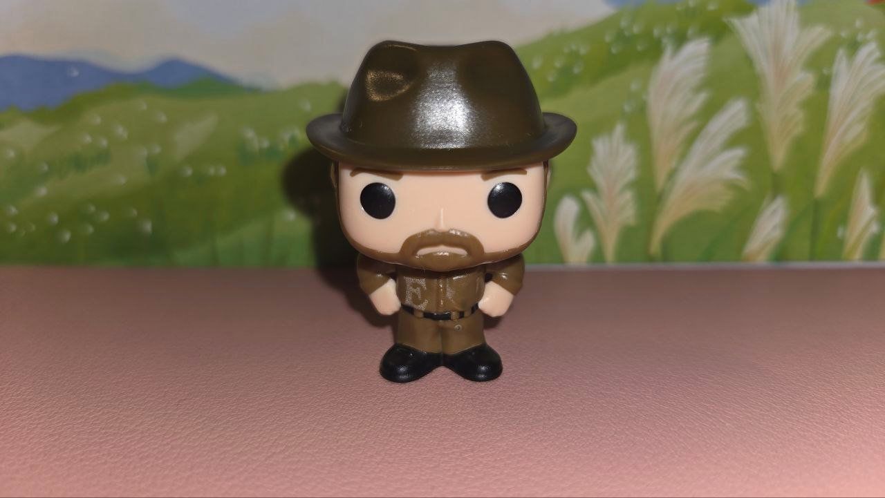 Statuette: Hopper (Kinder Joy - Stranger things) – Nuovo (secondo la descrizione) da Winterthur venduto da Vorduba