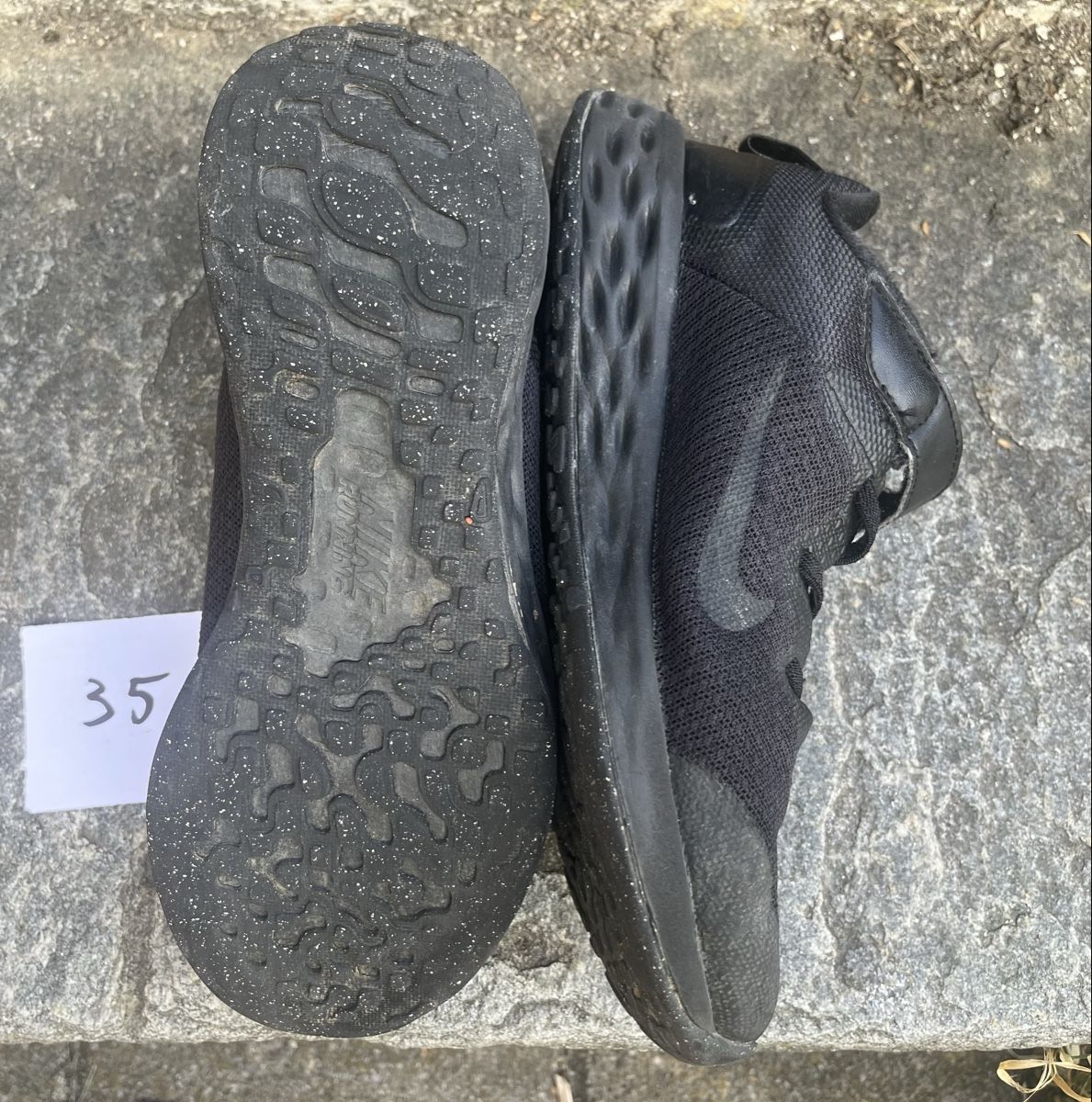 Nike Chaussures filles: Nike Sneaker Grösse 35 – D'occasion à Jonschwil par Theswissmiss 1