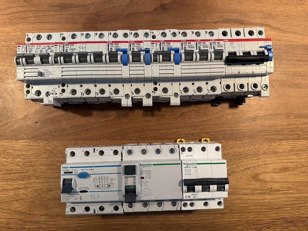 ABB Alimentation électrique: FI-LS – D'occasion à Aarau Rohr par bogdra 1