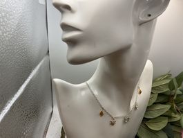 Silbercollier mit feinen Anhaengern