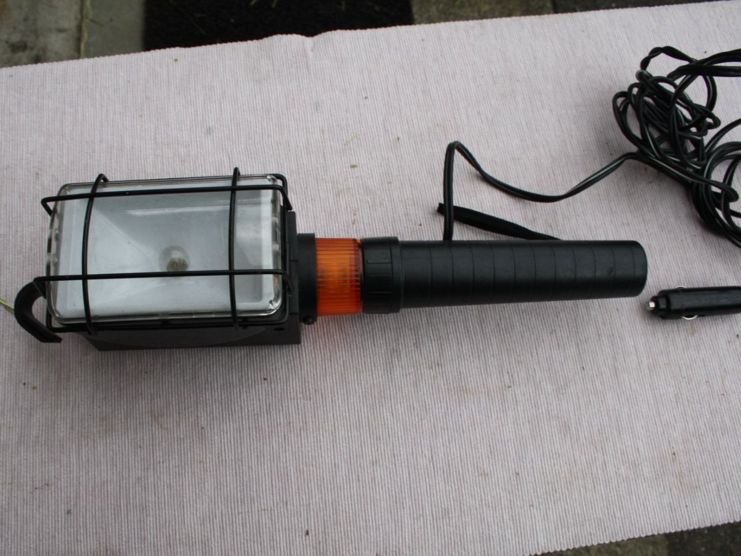 Sonstiges Fahrzeugzubehör: VINTAGE LAMPE 12 VOLT IDEAL FÜR OLDTIMER AUTO USW. – Gebraucht aus Wauwil von Pneuedy
