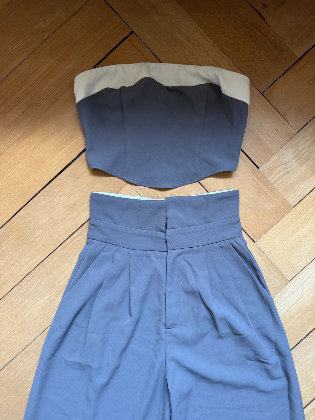 Shein Lotti di vestiti: Zweiteiler hellgrau (Bustier-Top und Hose) 34 – Usato da Zürich venduto da Diazaio 1