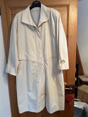 1 manteau de pluie taille 52 couleur beige selon photos