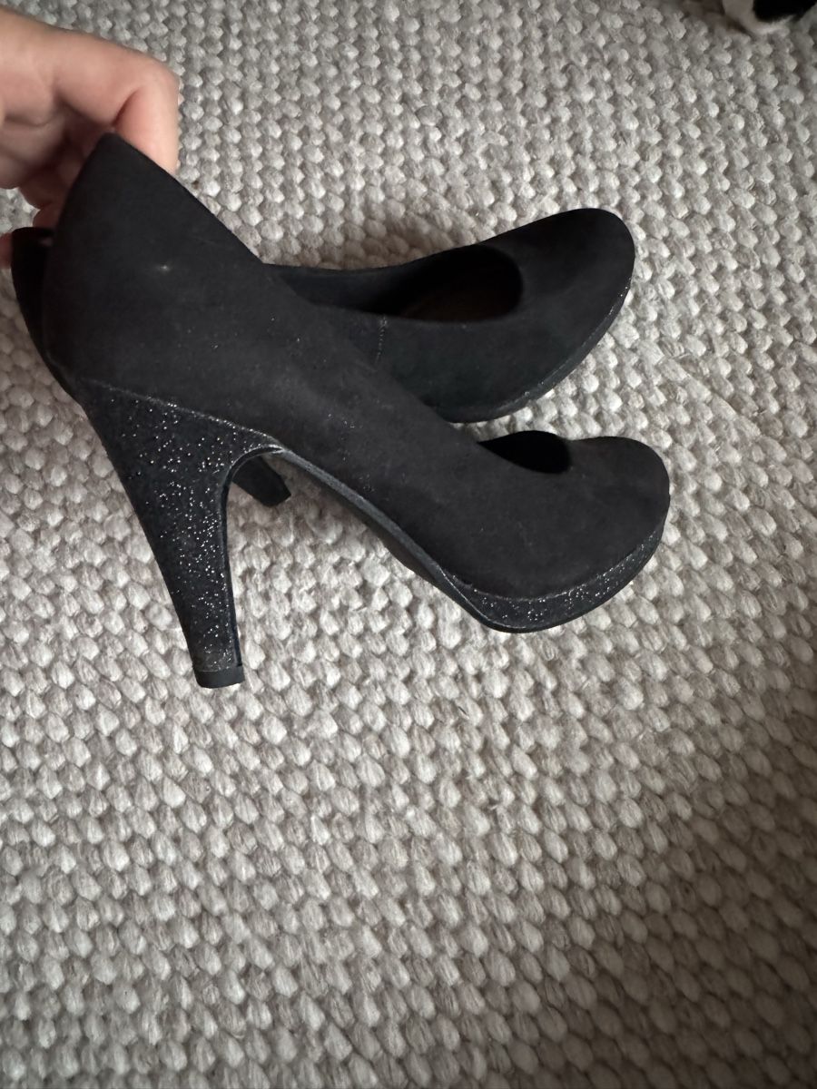 Scarpe da donna: Schwarze Pumps mit Glitzerabsatz Grösse 38 gebraucht – Usato da Langenthal venduto da lffcb 2
