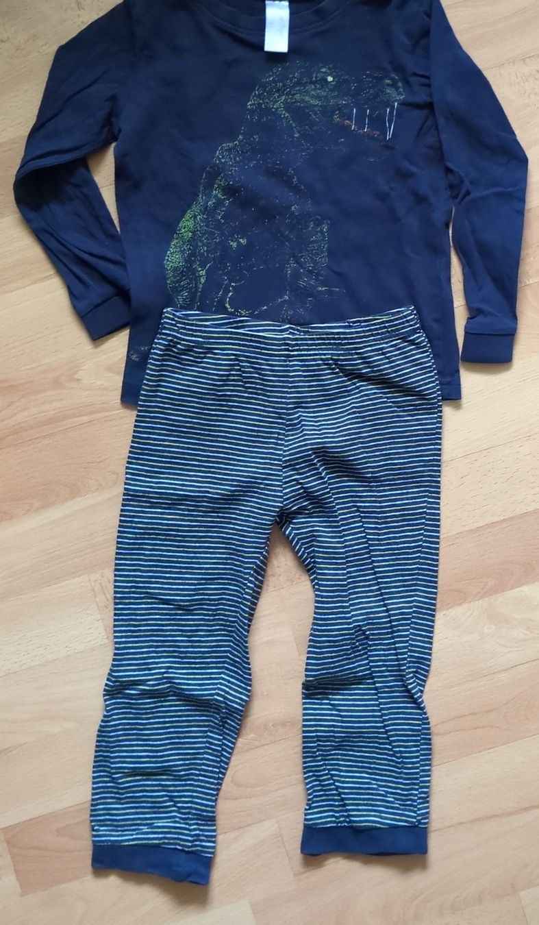 Pigiama & Simili: Kinder Pyjama Langarm Dino Grösse 98/104 – Usato da Adlikon b. Andelfingen venduto da IlonaSp