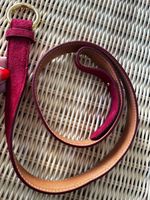 Ceinture en daim rouge Loro Piana, T 85, boucle or