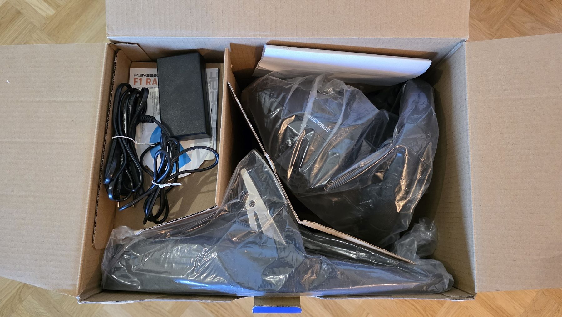 Logitech Manettes: Logitech G G923 Trueforce Playstation PC – D'occasion à Meyrin par pau_7gks 7