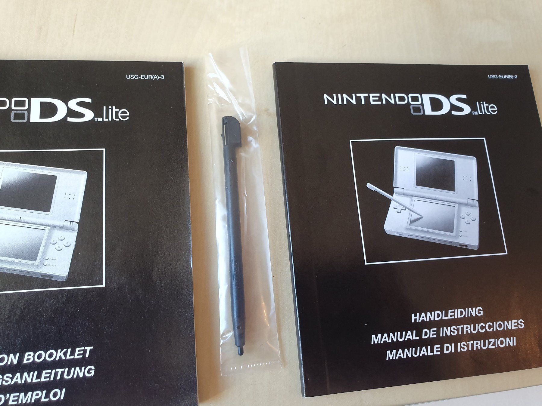 Nintendo Jeux: Nintendo DS Lite Anleitungen + Stift – Neuf (Voir description) à Stansstad par collectorsshop 1