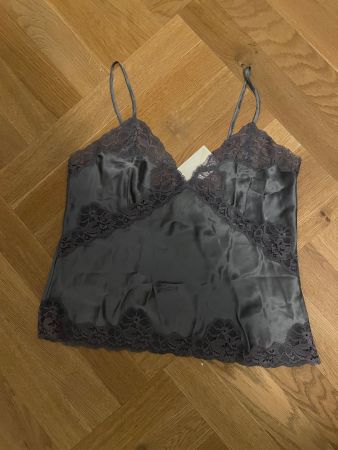 Seidentop 100 % Seide in Grau mit Spitze