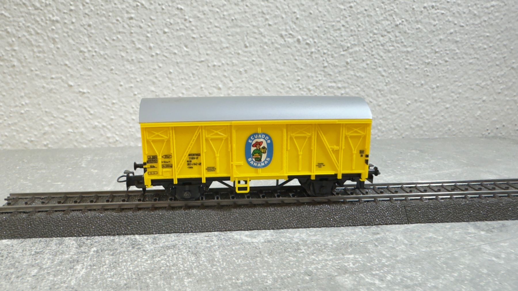 Märklin Modellini di ferrovie: Märklin Güterwagen "Ecuador Bananas" H0 / AC – Usato da Windlach venduto da Kelebra 1