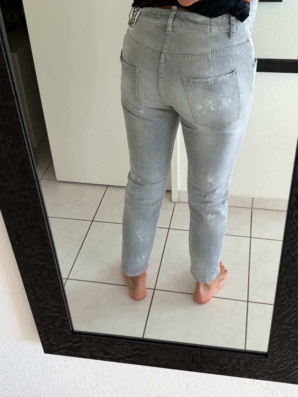 Dsquared2 Jeans: Dsquared2 Grau Jeans 40 (S damen) – Usato da Baar venduto da ViennaG 1