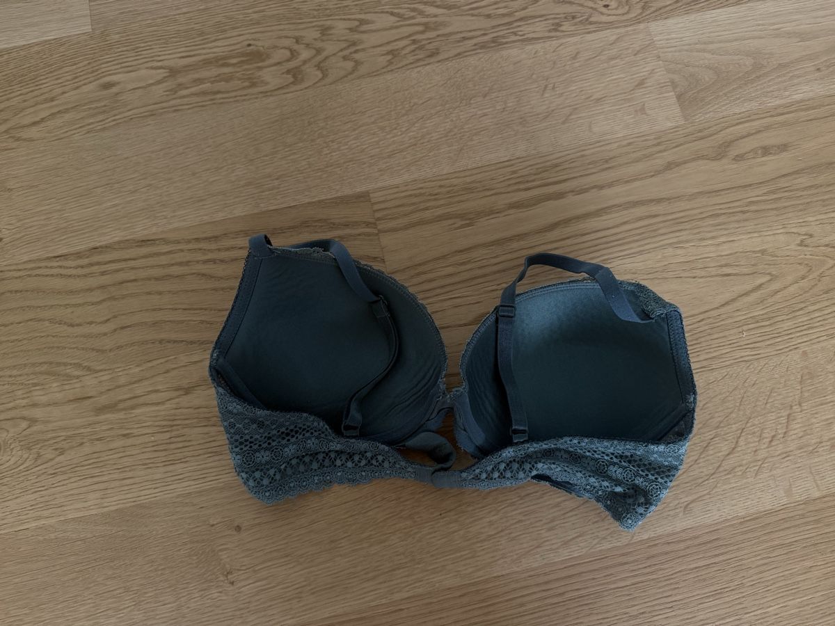 H&M Autres dessous: wunderschöner BH mit Spitze 75c – D'occasion à Neuhausen par ddelucia87 1