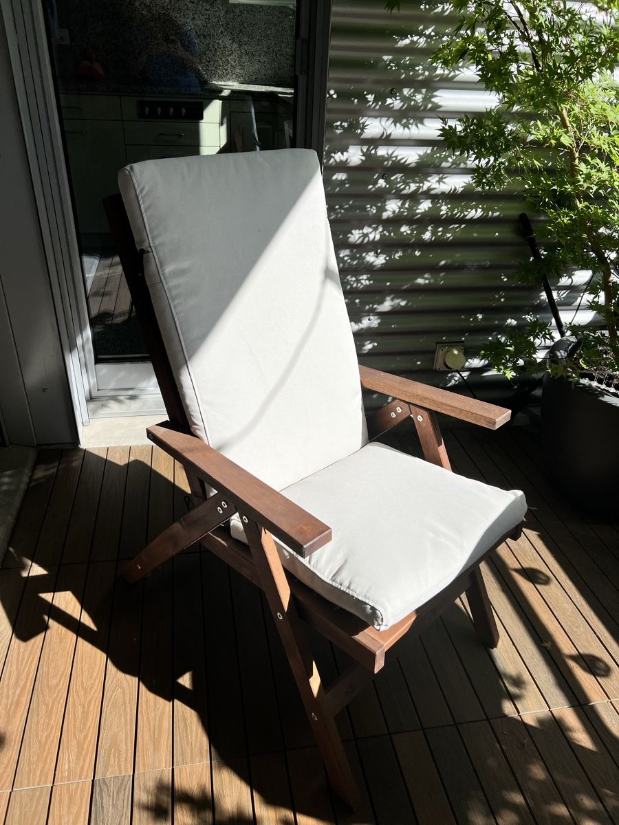 Ikea Stühle: Holz-Liegestuhl mit Polster – Gebraucht aus Zürich von Mariesieger