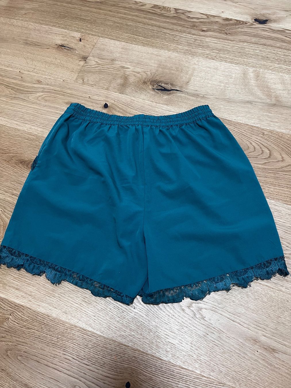 Vero Moda Pantalons: Shorts Vero Moda / Grösse L – D'occasion à Escholzmatt par mel_58wh 2