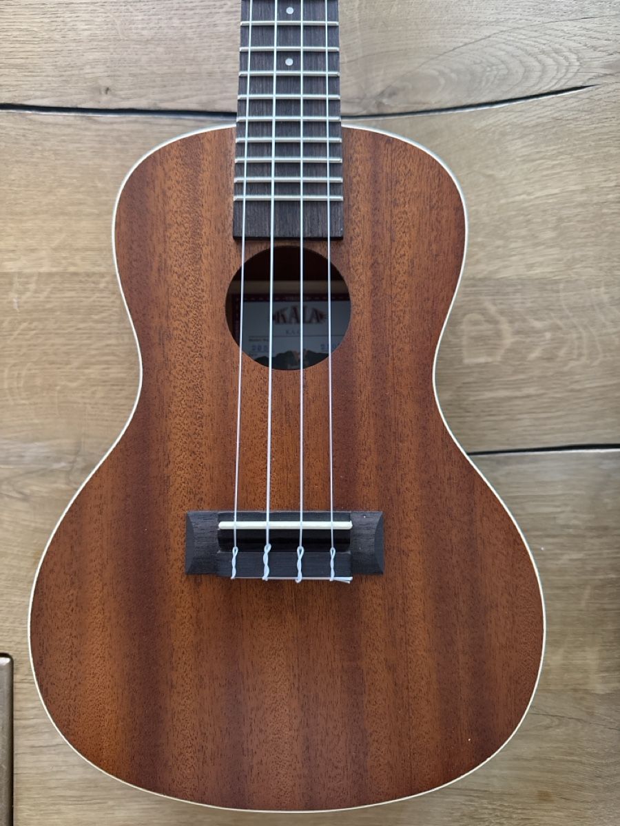 Strumenti musicali: Kala KA-C Ukulele Neuwertig – Nuovo (secondo la descrizione) da Thun venduto da Im_Jo 1