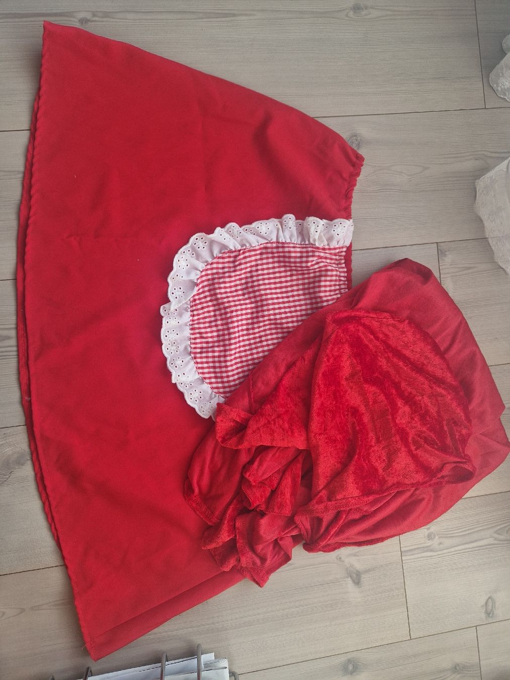 Costumi: Fasnachtskleider Set Gr. M – Usato da Zürich venduto da stefanella 1