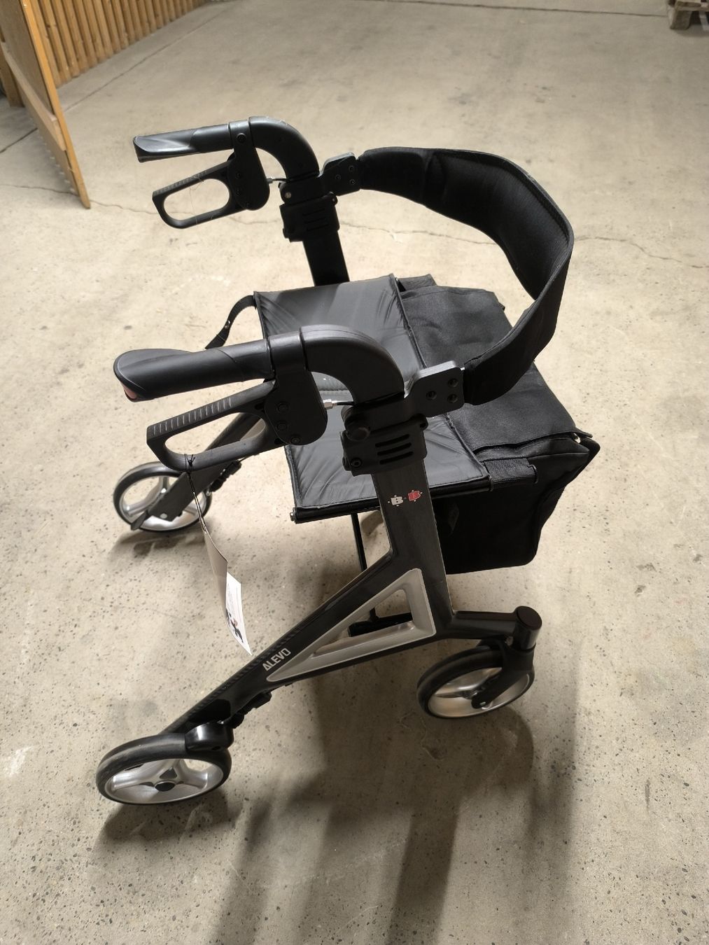 Aides à la marche: Alevo Carbon Rollator – Neuf (Voir description) à Allschwil par BezoBezo 2