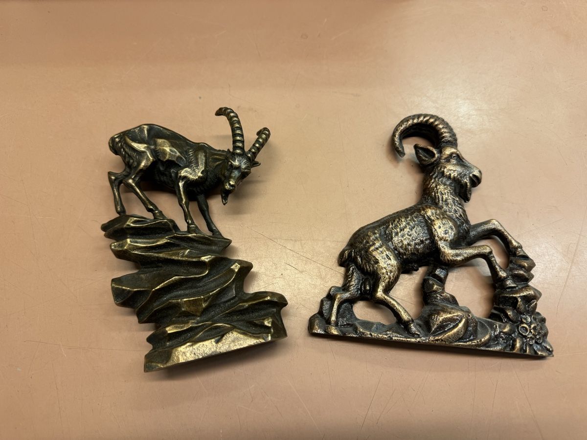 Statuette: Zwei Steinbock Skulpturen aus Messing  – Usato da Chur venduto da Meriva0