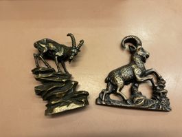 Zwei Steinbock Skulpturen aus Messing 