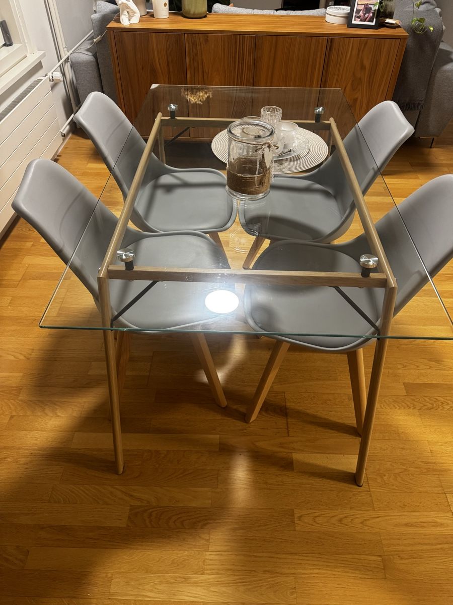 Tables: GLASS DINING TABLE 140X80  – D'occasion à Biel/Bienne par Clau____dia95 1