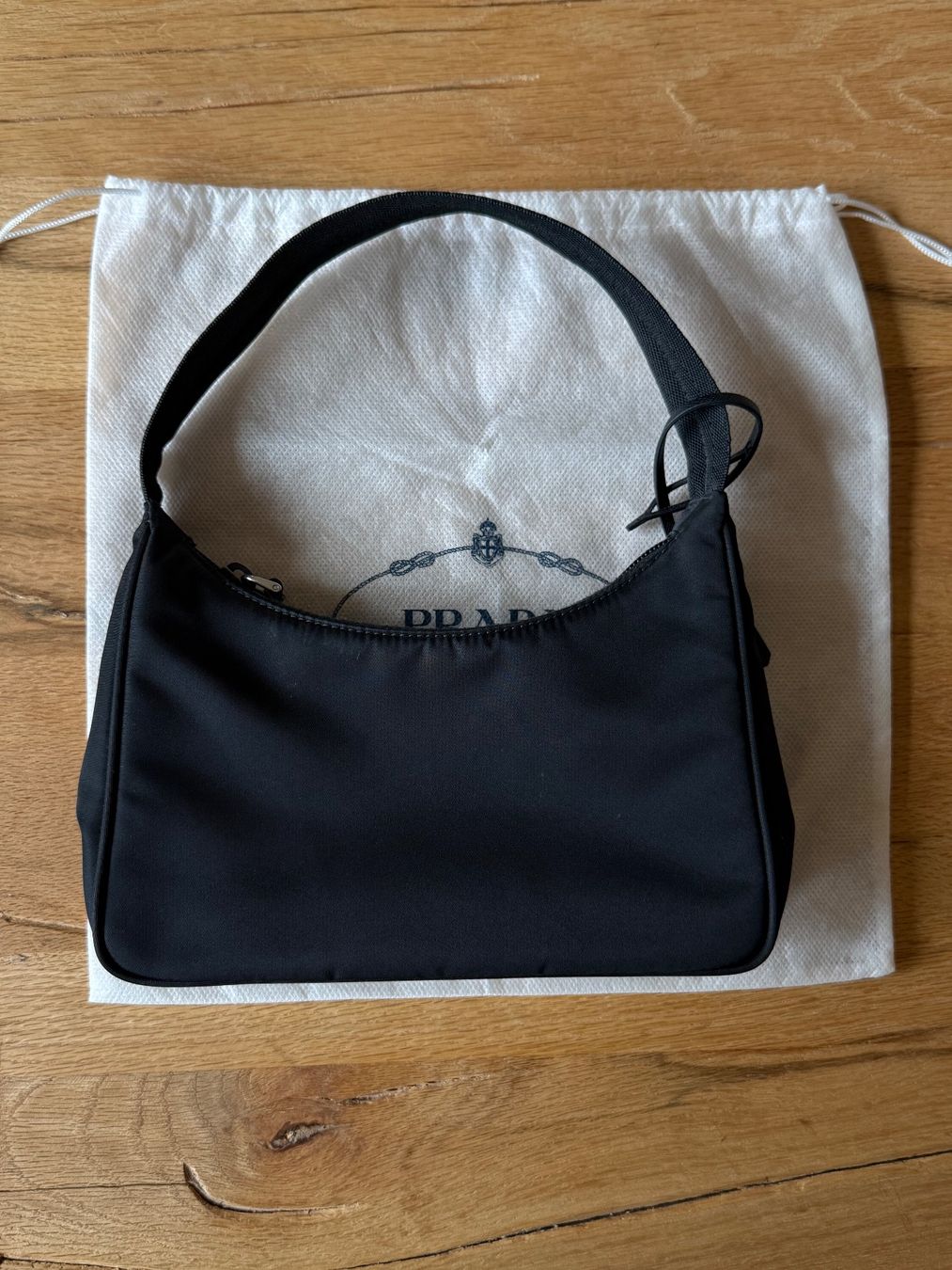 Prada Borse da donna: Prada Black Nylon Bag – Usato da Zürich venduto da Larazade 4