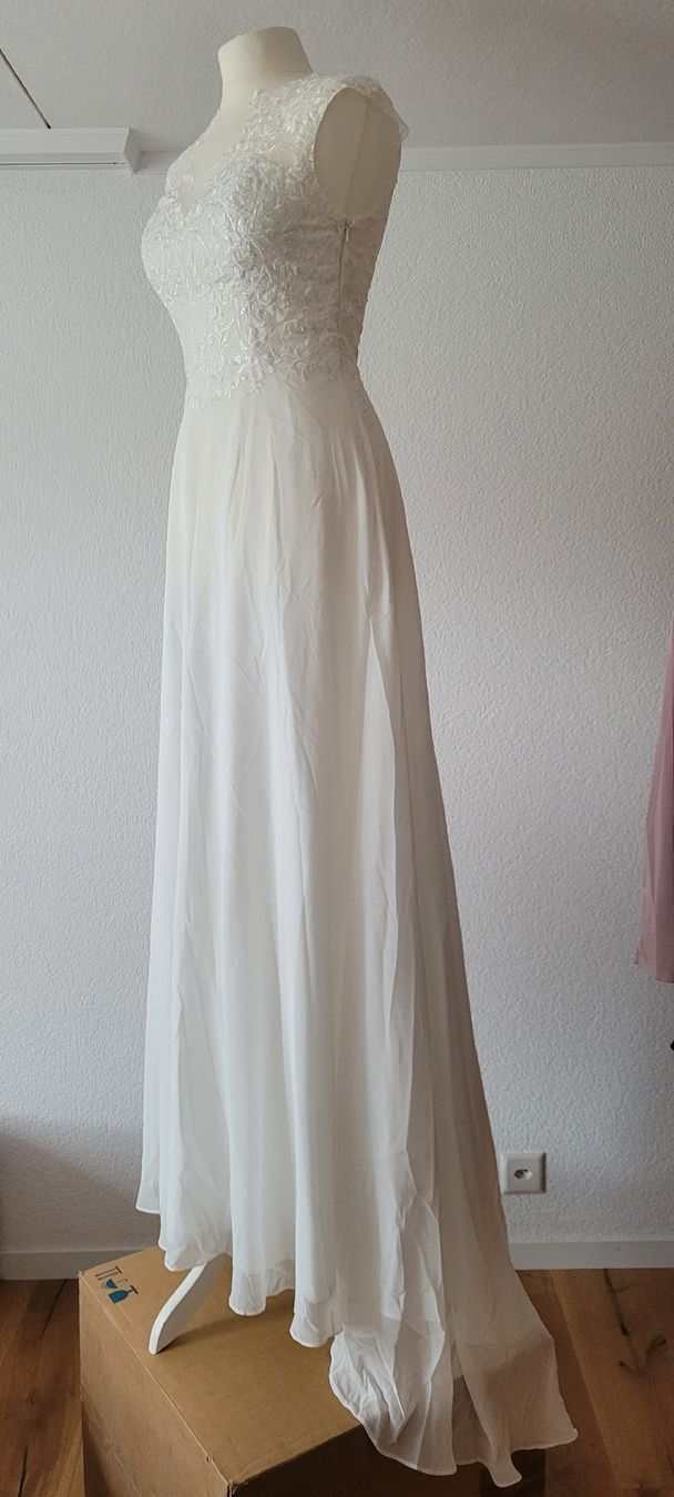 Kleider: traumhaft schönes Brautkleid mit Schleppe  – Gebraucht aus Herisau von Yyyoga