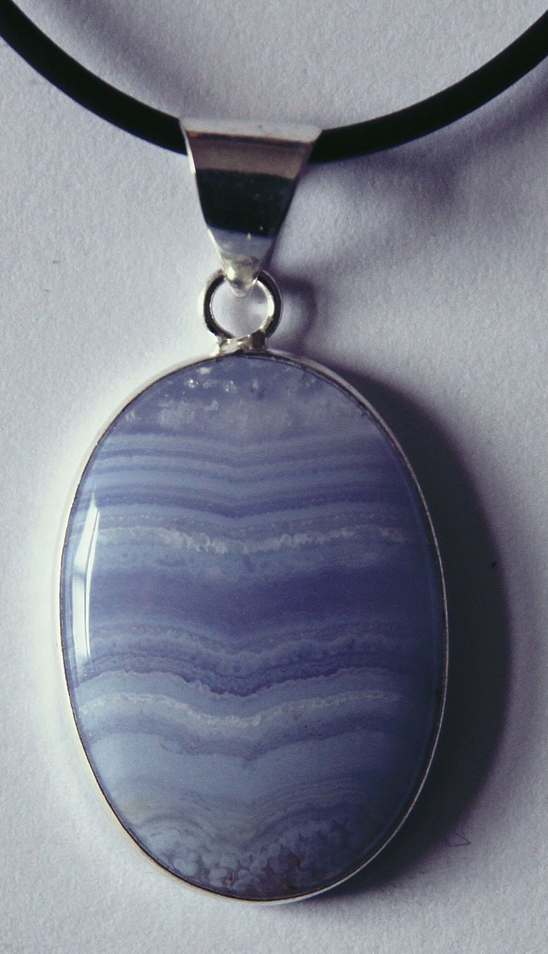 Ciondoli: Neu: Chalcedon Schmuck Anhänger mit Kette – Nuovo (secondo la descrizione) da Matten b. Interl venduto da Edelsteingalerie