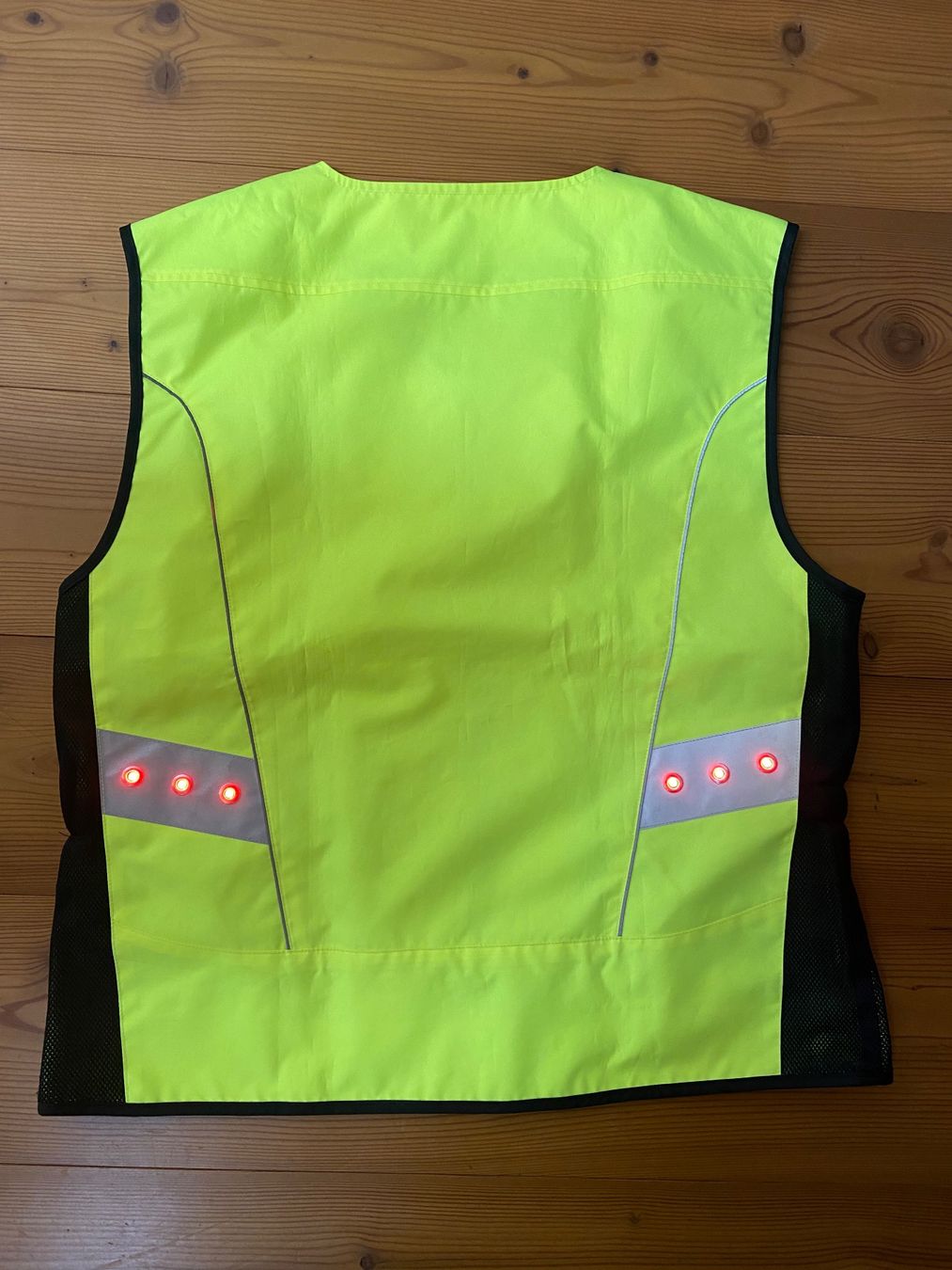 Gilet & Giacche: Sicherheitsweste / Leuchtweste Gr. M mit LED-Lampen – Usato da Kleinandelfingen venduto da linssandra 3