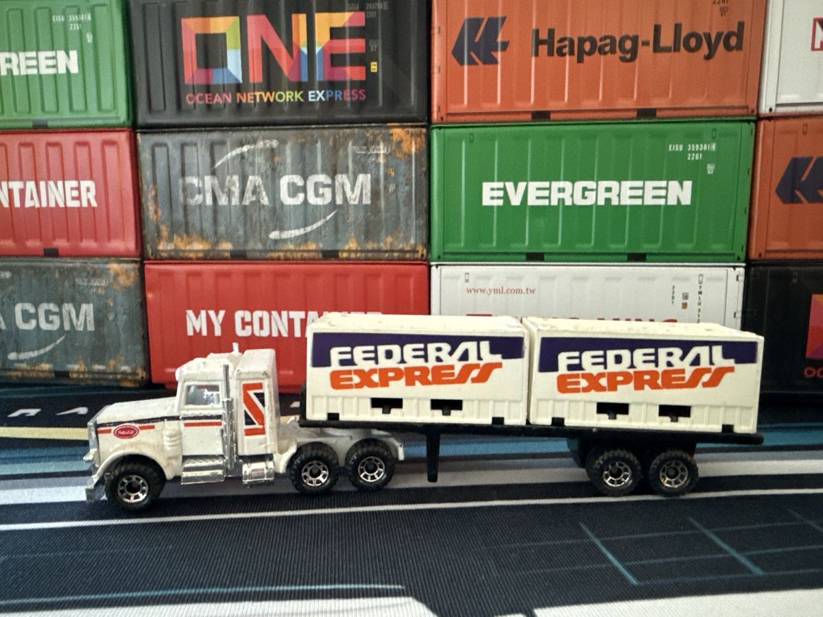 Peterbilt Modellautos: Matchbox Peterbilt Sattelzug Federal Express Weiss, Sammlers – Gebraucht aus Basel von Zomeg