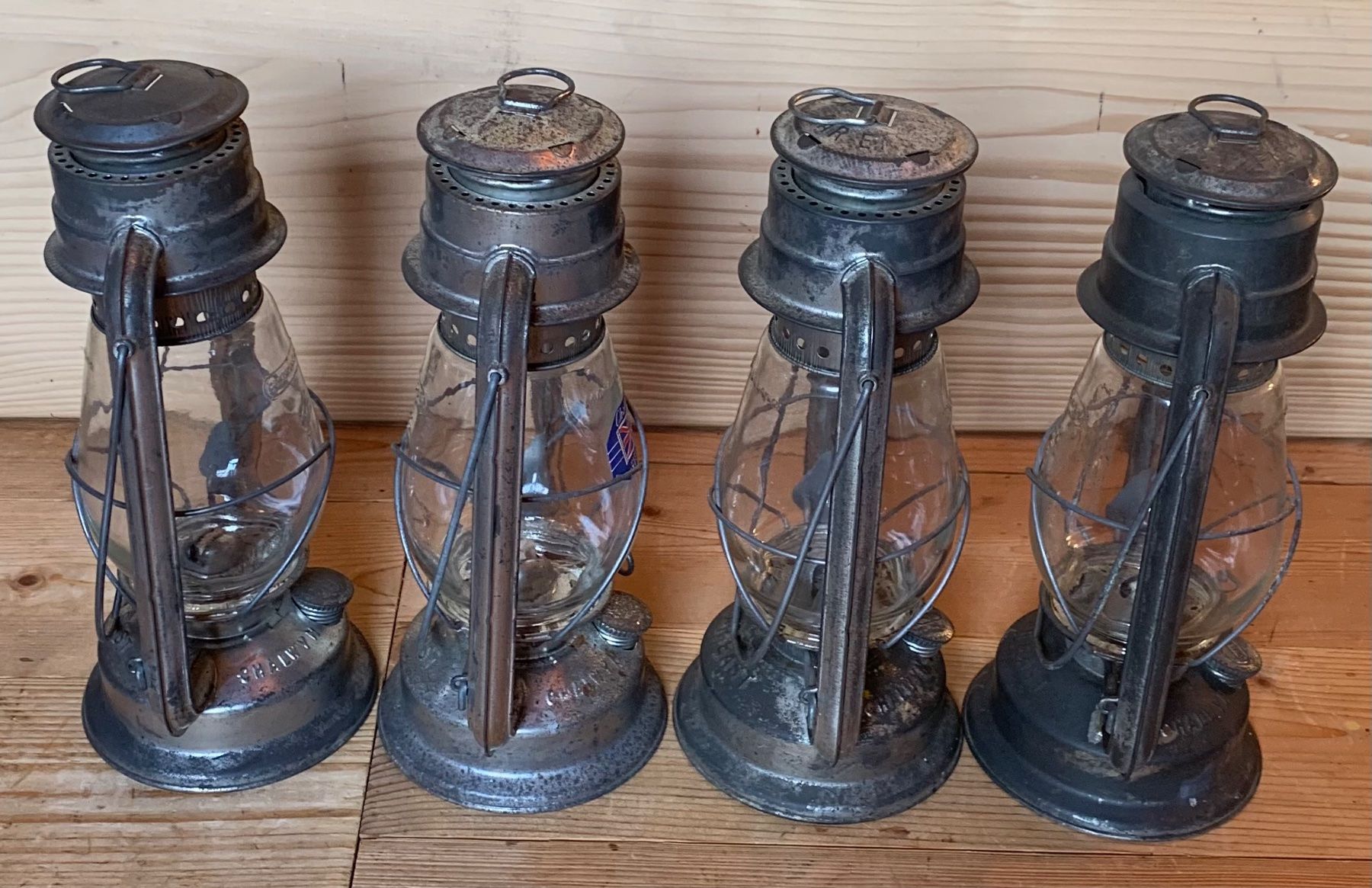 Lampes & Eclairage: 4 Petrollaternen Chalwyn der CH Armee – D'occasion à Goldingen par Bergler012 3