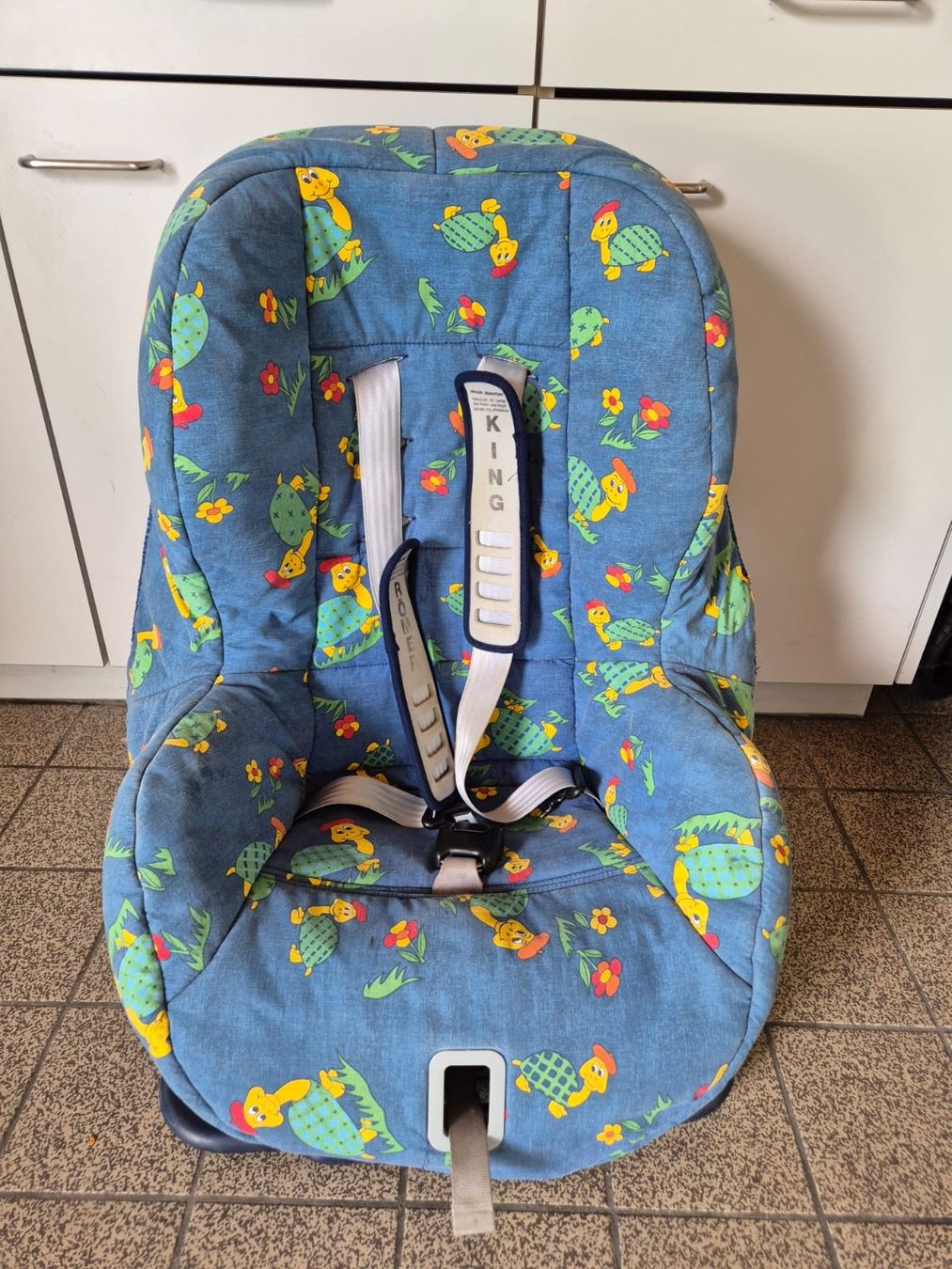 Auto-Kindersitze: Kinderautostiz ohne Isofix – Gebraucht aus Ebnet von korsi