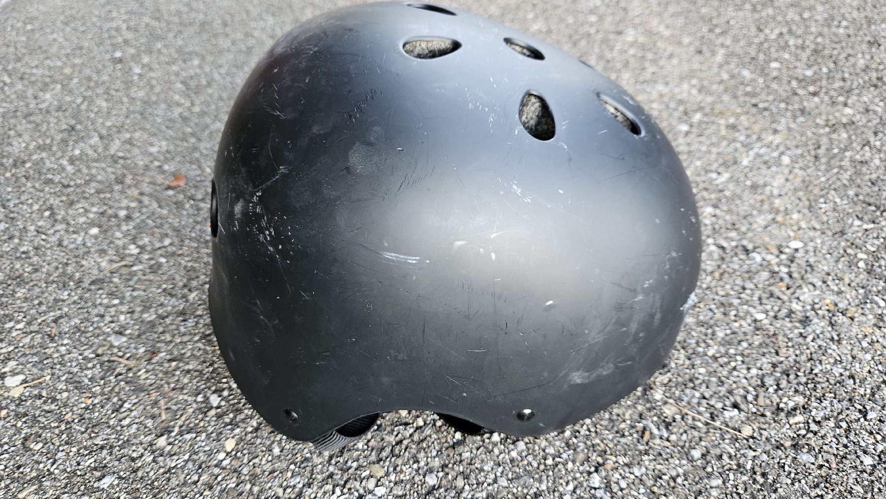 Caschi: Skihelm Gr. 55-58 schwarz gebraucht – Usato da Abtwil SG venduto da Realsale