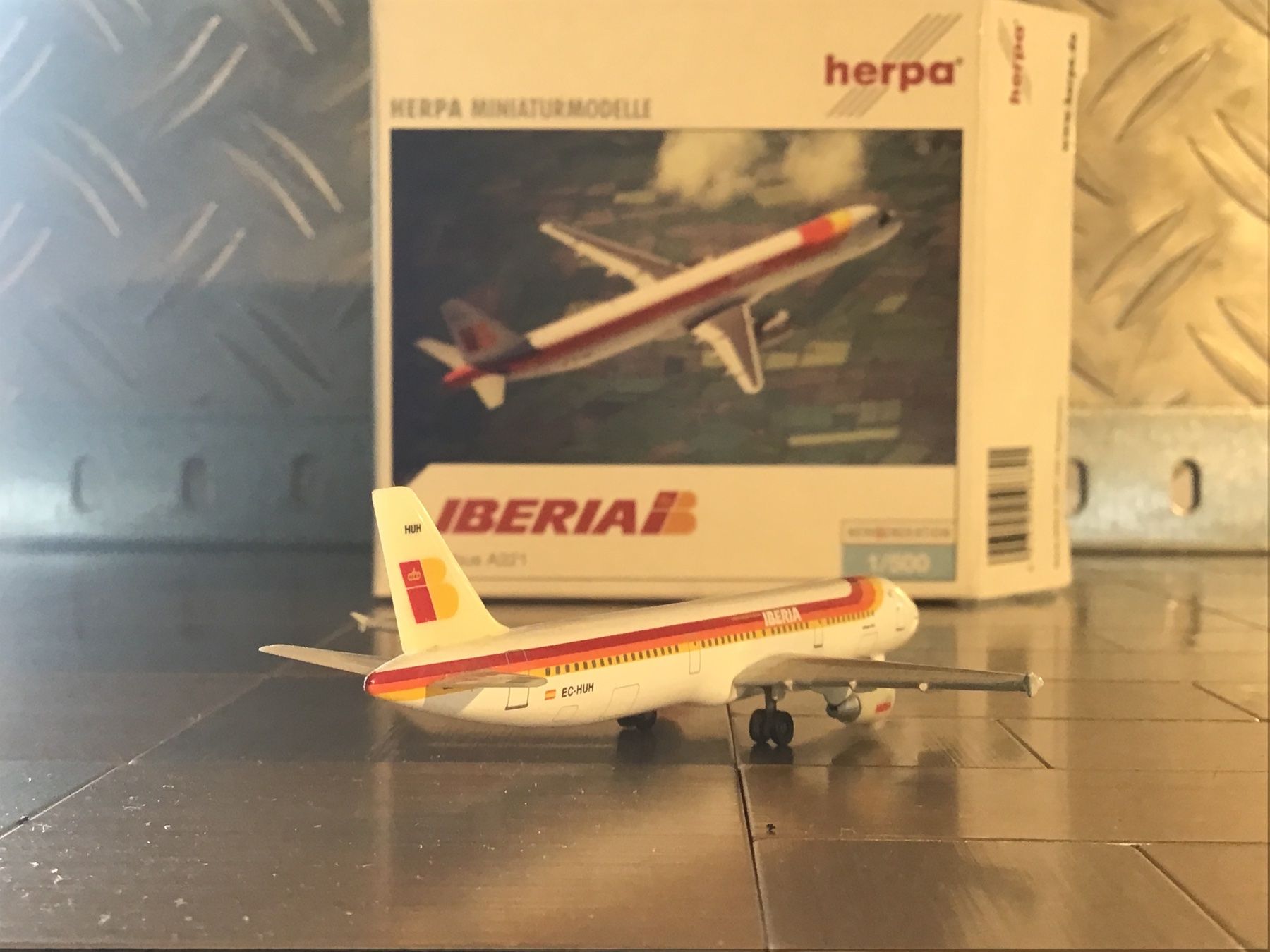 Herpa Kit di modellismo & Modellini statici: HERPA IBERIA AIRBUS A321 1/500 – Usato da Männedorf venduto da Spezial-Modelle 3