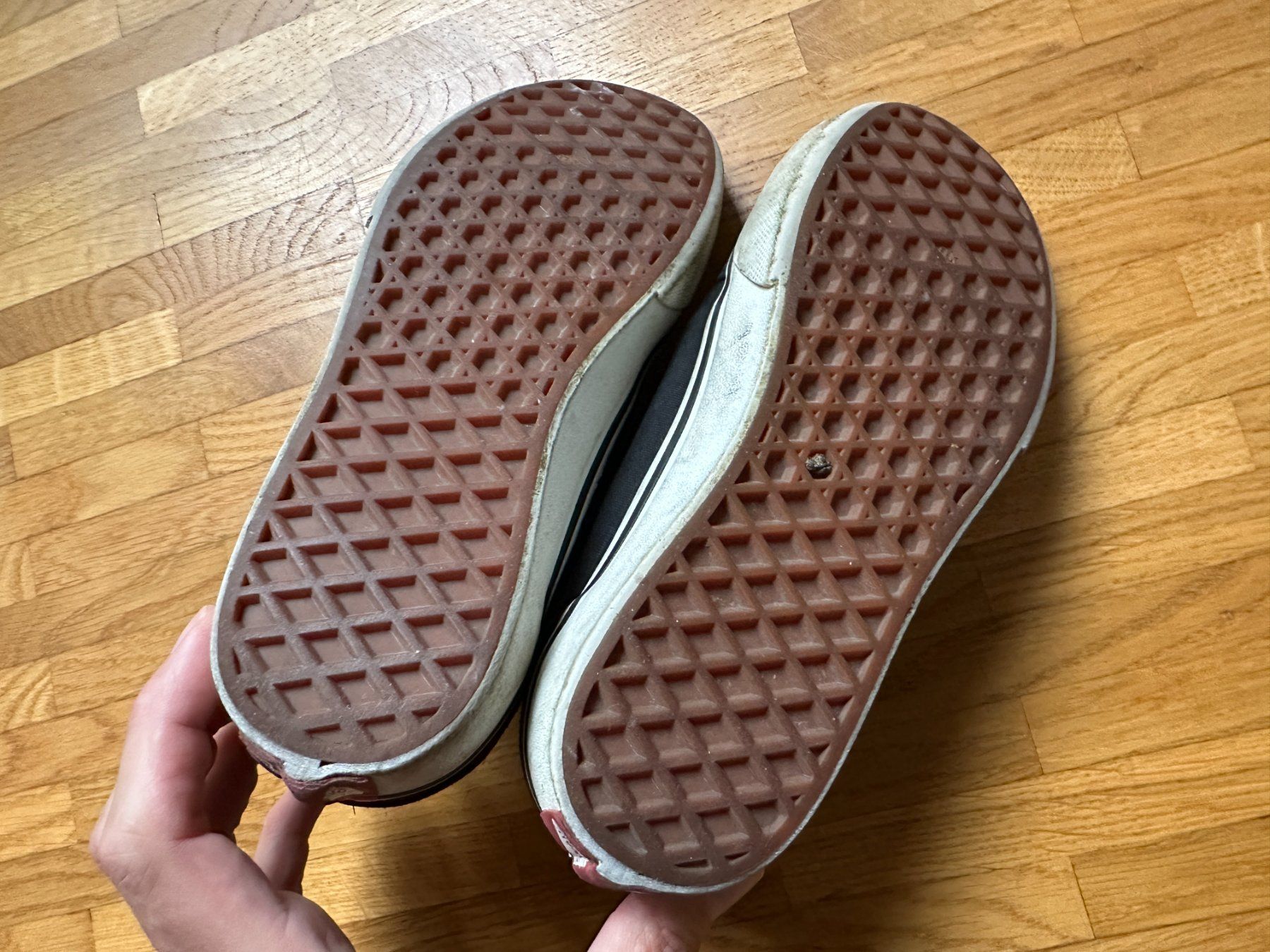 Vans Scarpe per ragazzi: Vans Kids Old Skool Black Suede Size 33 – Usato da Lausanne venduto da brixton 6
