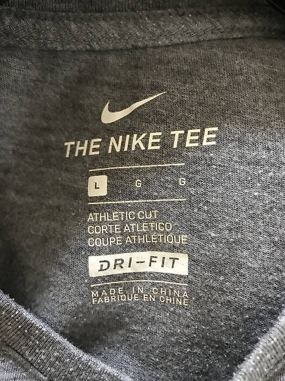 Nike T-shirt: T-shirt NIKE olympic gris L – Usato da Muri b. Bern venduto da YSA 2