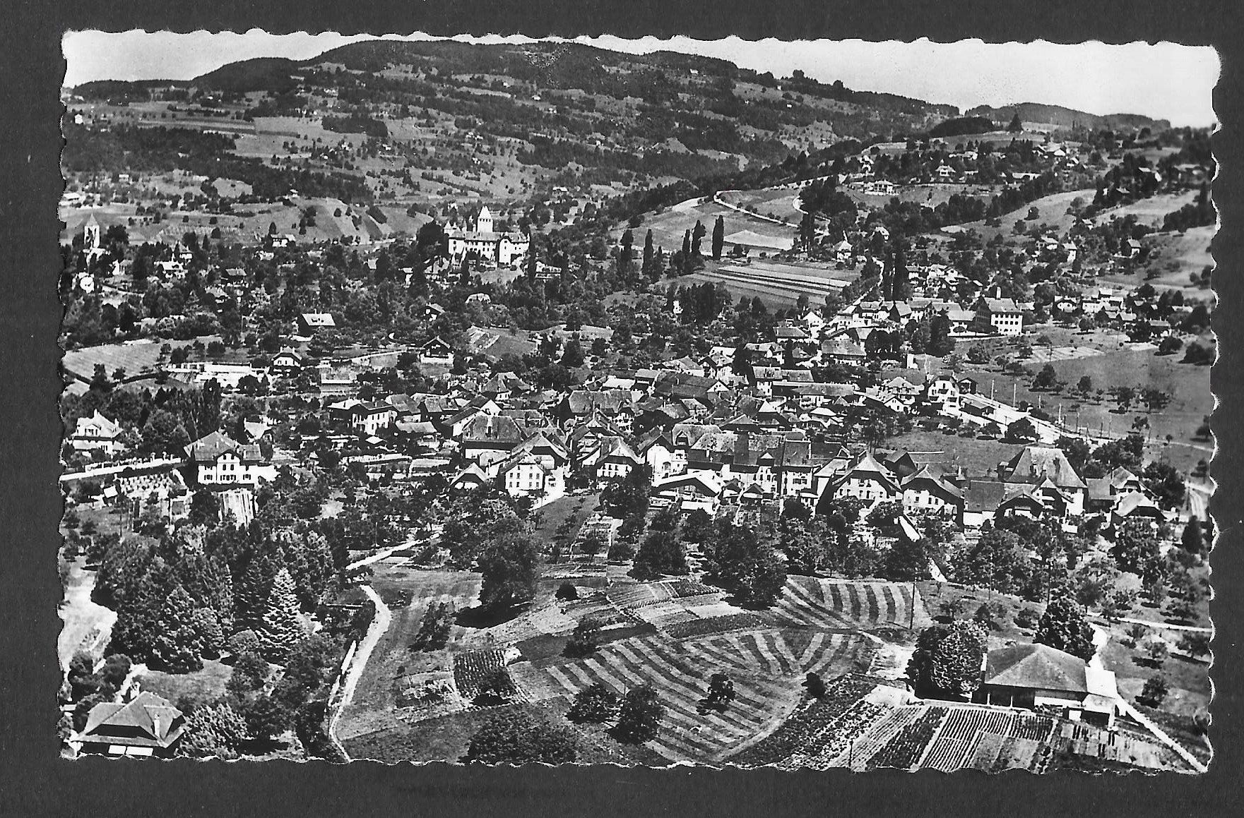 Cartoline postali: Blonay et son Château Vus d'avion – Usato da Olten venduto da clotaldi