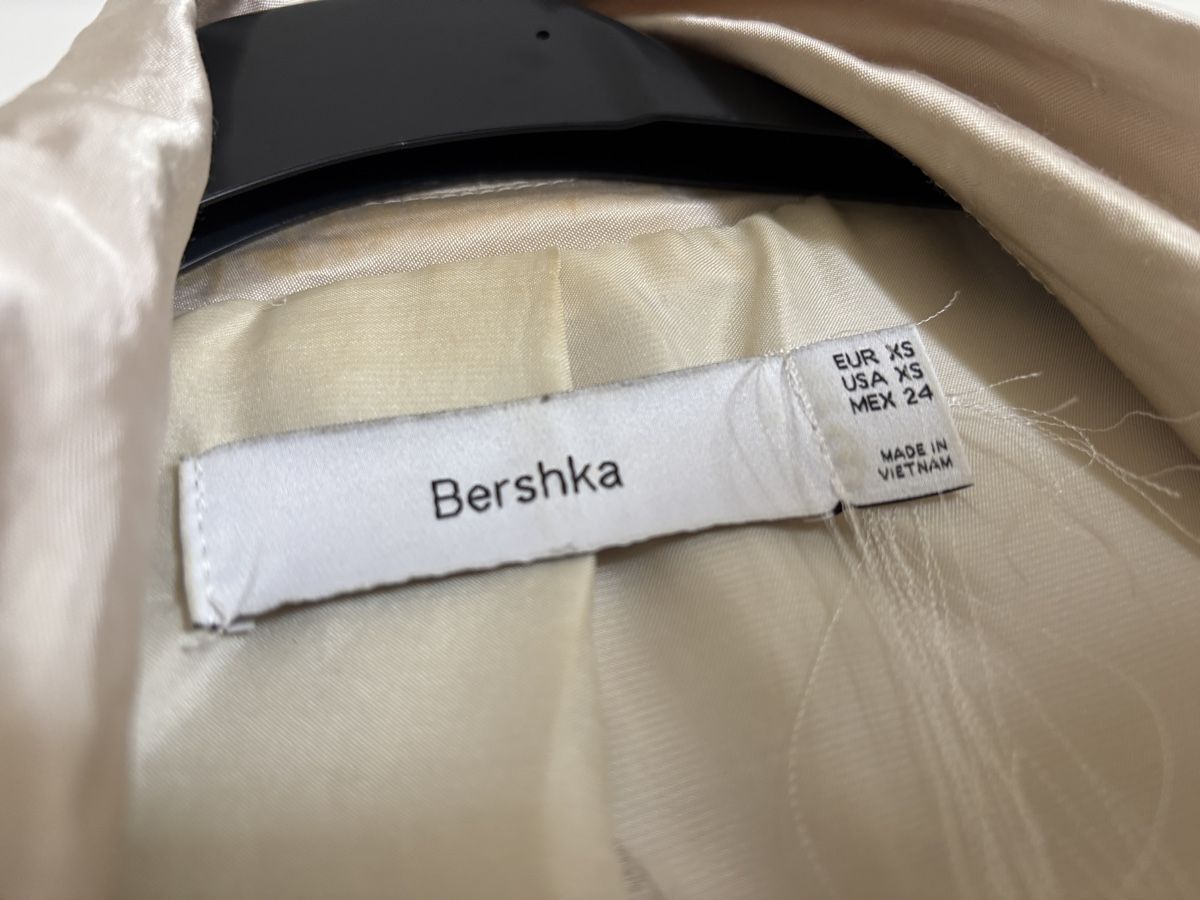 Bershka Giacche: Blazer glanz beige – Usato da Basel venduto da rebecca_b 1