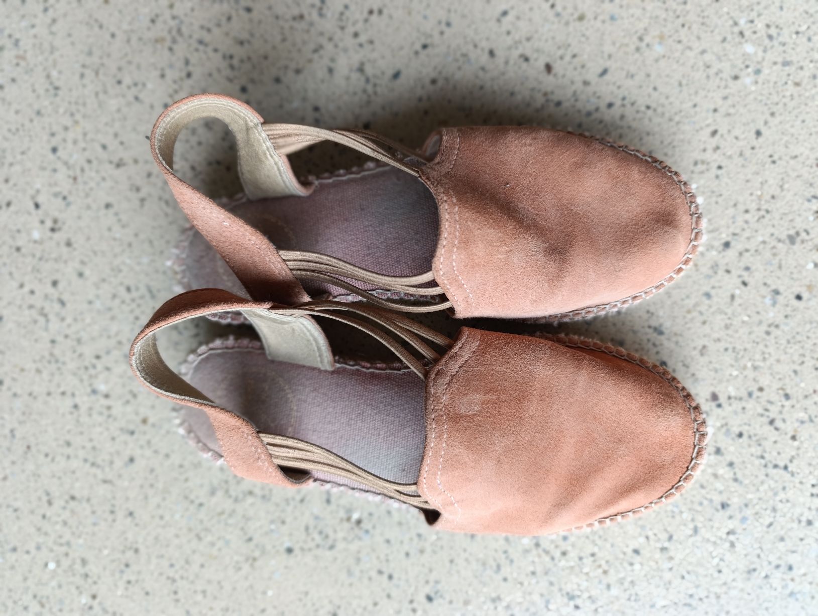 Scarpe da donna: Wildleder Altrosa Keilsandalen – Usato da Thalwil venduto da NiaBee 1
