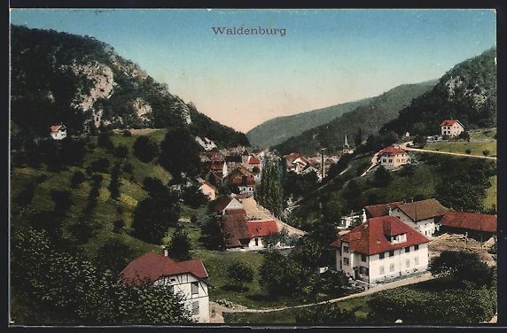 Cartoline postali: AK Waldenburg, Strassenpartie mit Bergen – Usato da Berlin venduto da bartko-reher
