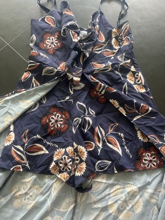 Blue Sand Jumpsuit mit Blumenmuster, Grösse S