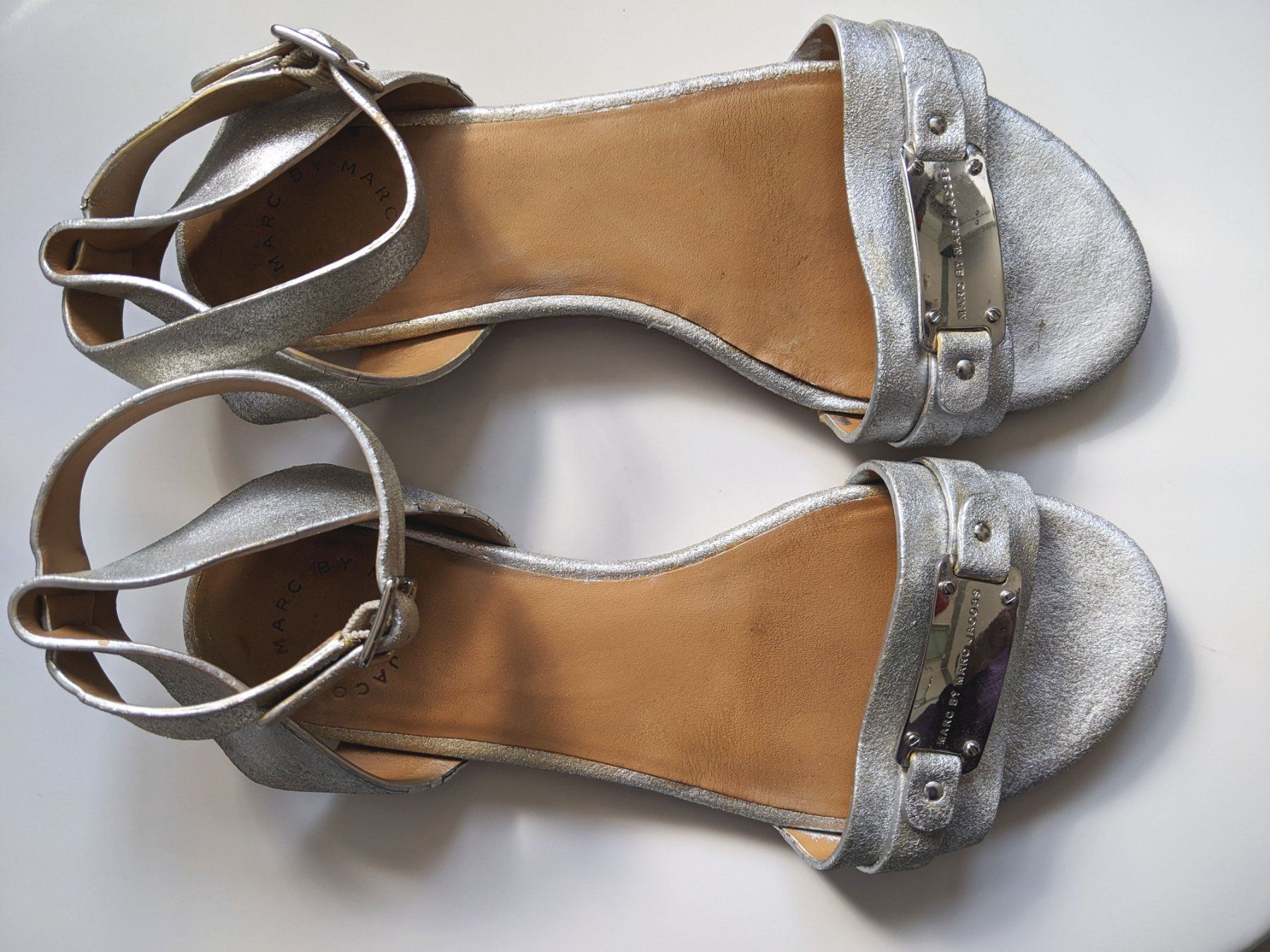 Marc Jacobs Scarpe da donna: MARC by MARC JACOBS : Sandales plates argentées 36 – Usato da Petit-Lancy venduto da lilycerise 1