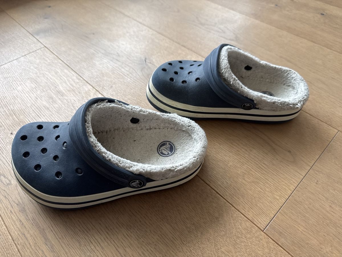 Crocs Scarpe per ragazzi: Warme Crocs Winter Clogs, Grösse 29 – Usato da Wettswil venduto da Venice3