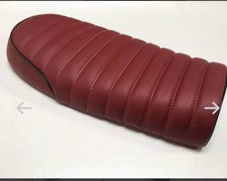 Sedile Tuck 'N Roll Stitch Brat, colore bordeaux