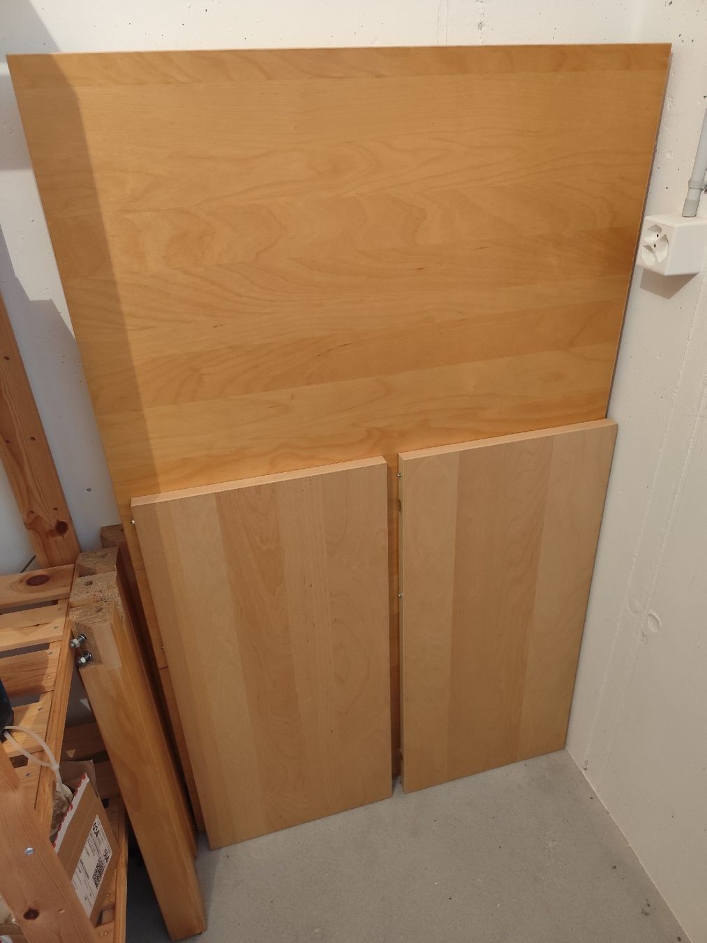 Set di tavolo e panche: Holztisch mit vier Stühlen – Usato da Einsiedeln venduto da RahanKappa 1