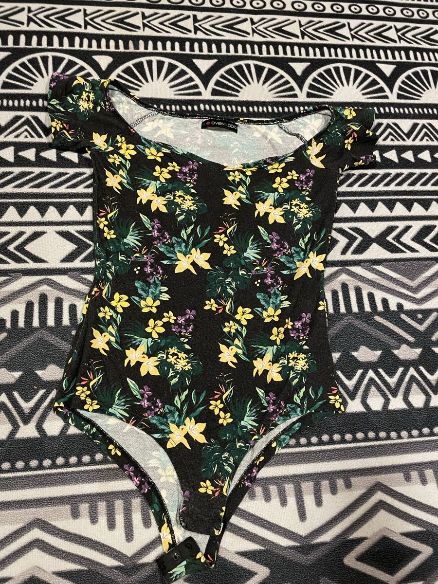 Ensembles coordonnés: Blumen Body  – D'occasion à Herisau par Ciaoschein