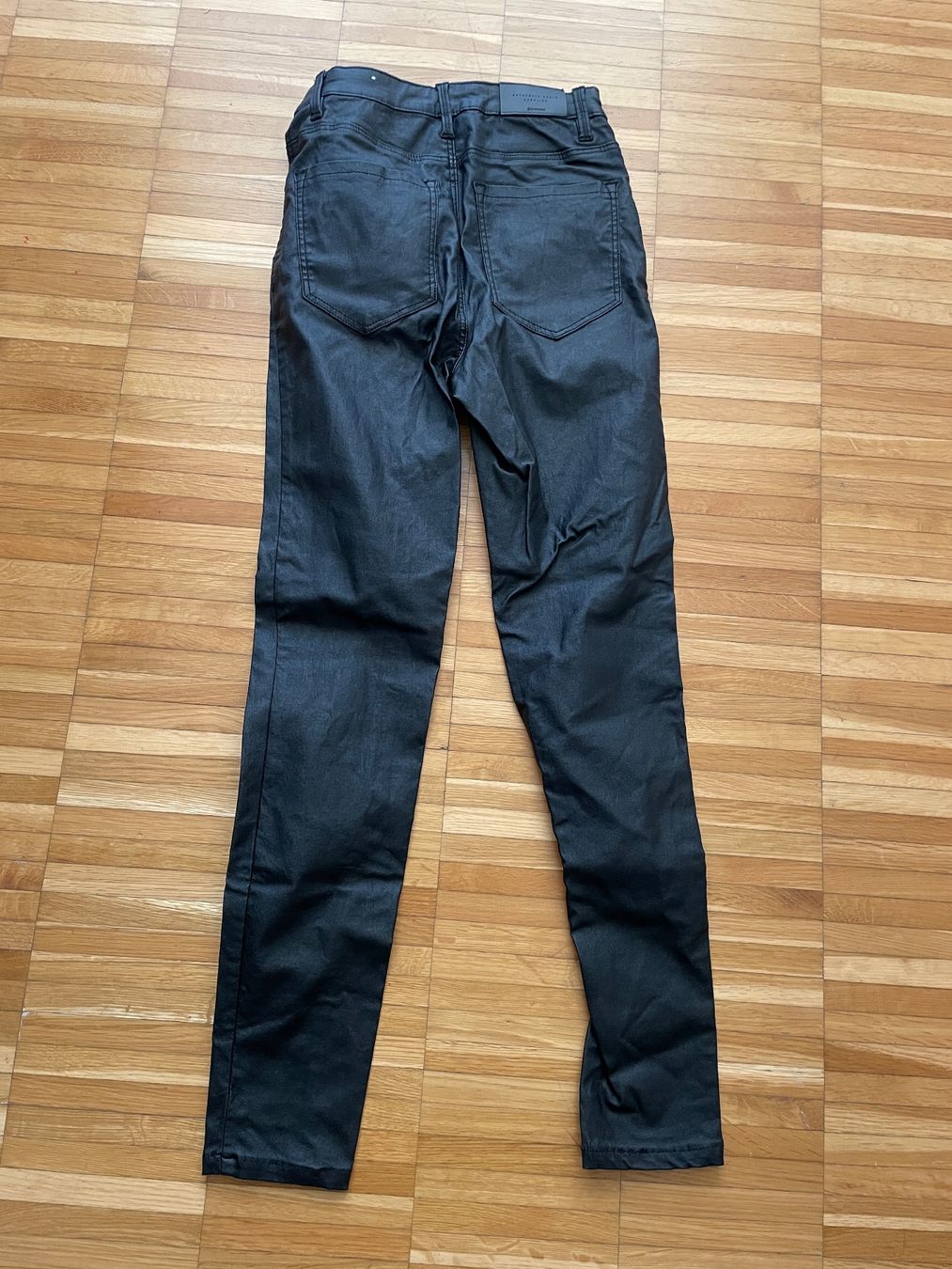 Pantaloni: Hose schwarz Lederoptik - Gr. EUR 38 – Usato da Neftenbach venduto da Justine76 1