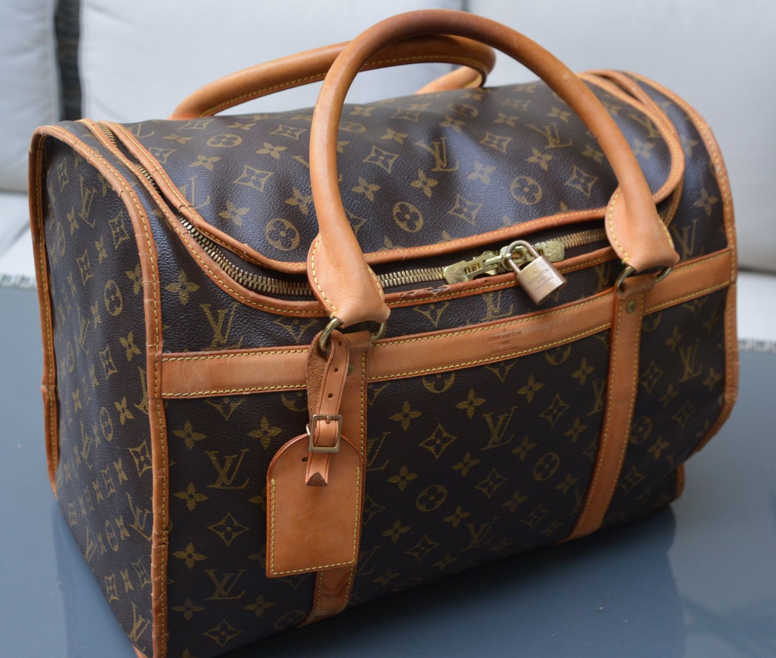 Cucce & Letti: Louis Vuitton Pet Bag 40 – Usato da Collonges venduto da Auganien