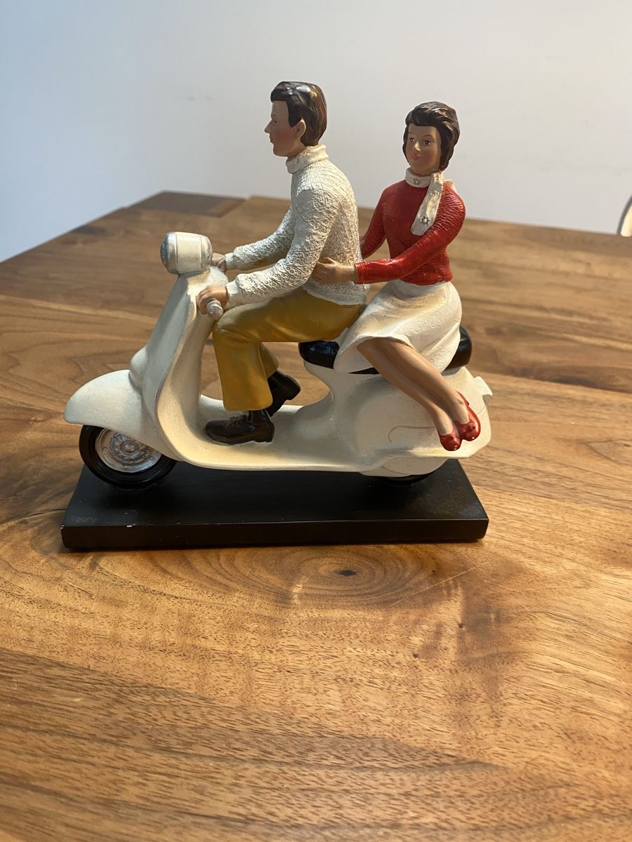 Statuette: Deko-Figur: Paar auf Roller, Retro-Stil – Usato da Lugano venduto da mariavenezia